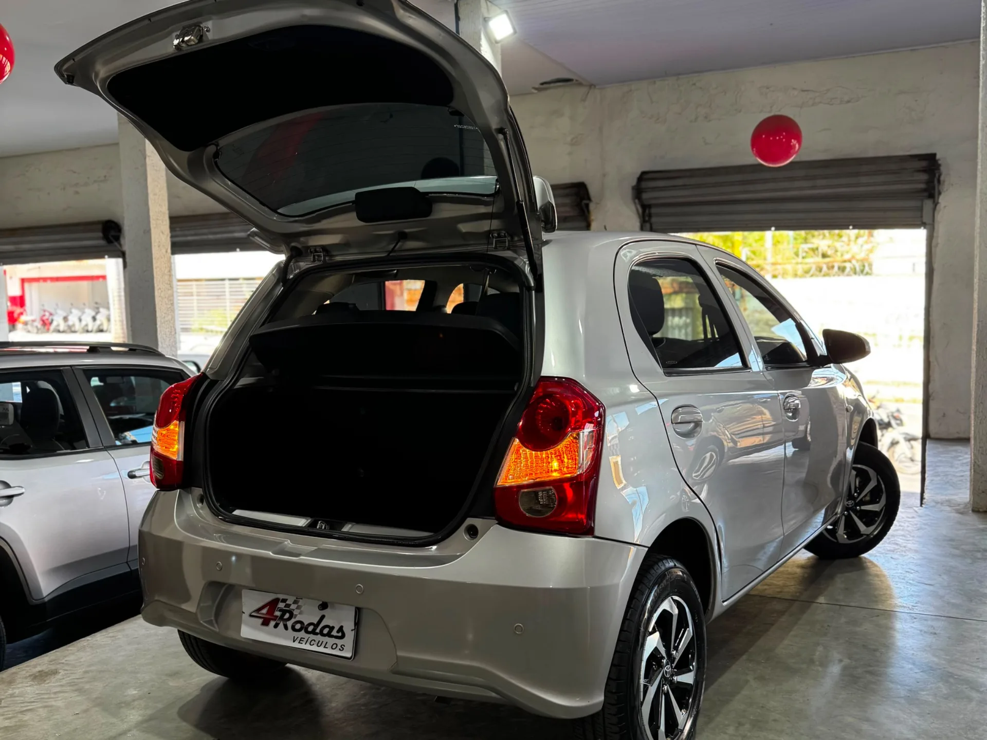 TOYOTA YARIS foto 10