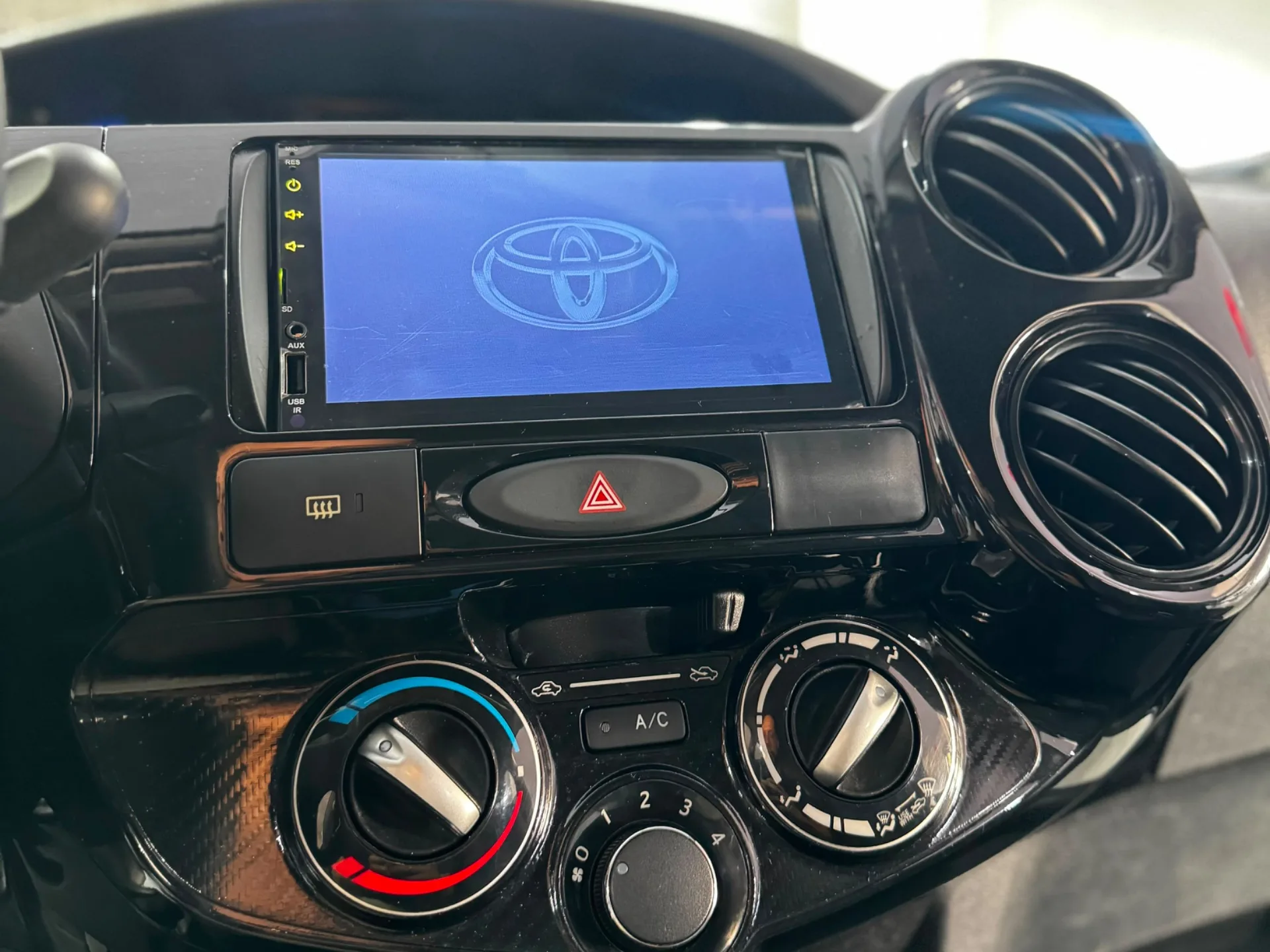 TOYOTA YARIS foto 5