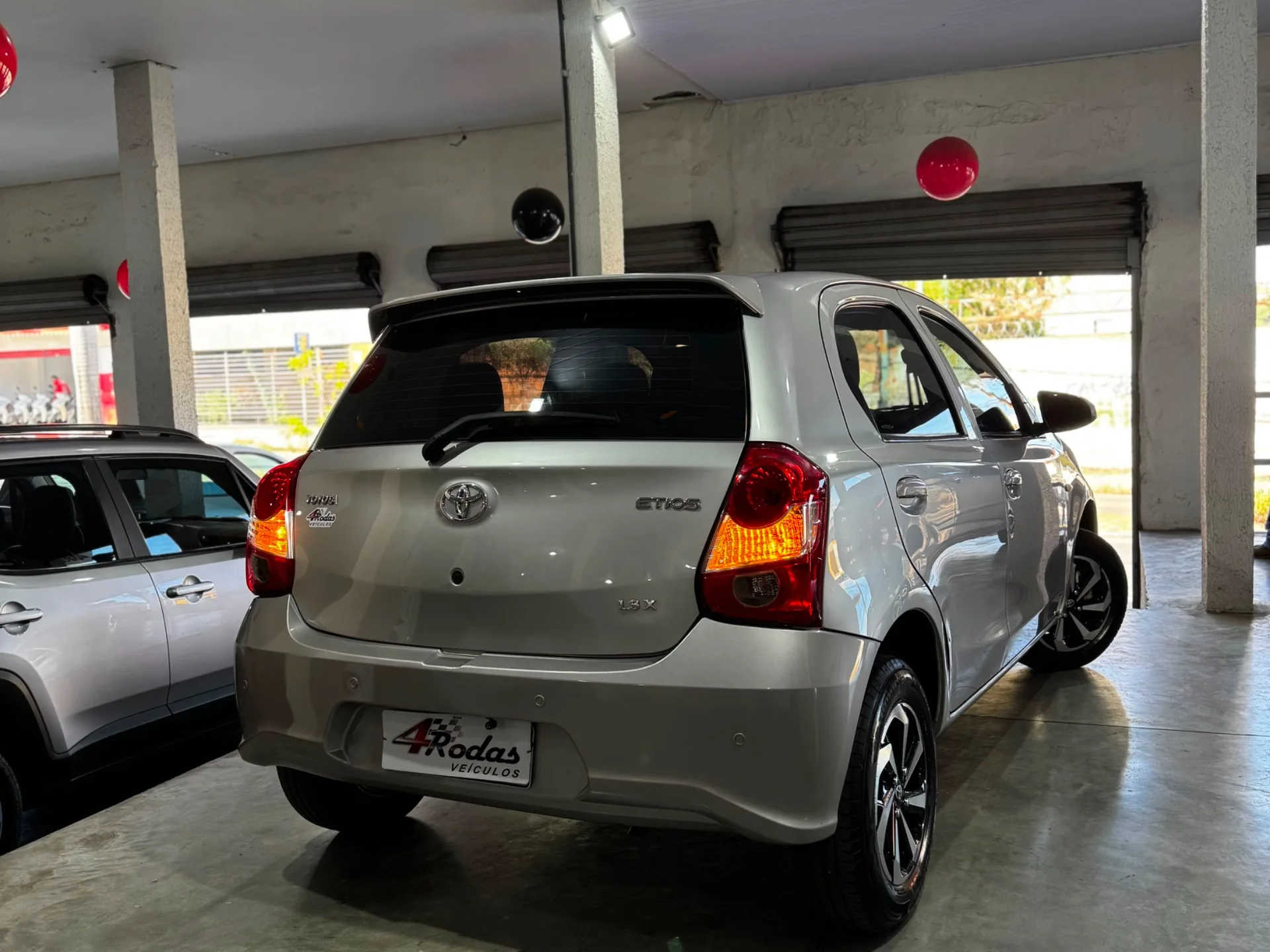 TOYOTA YARIS foto 9