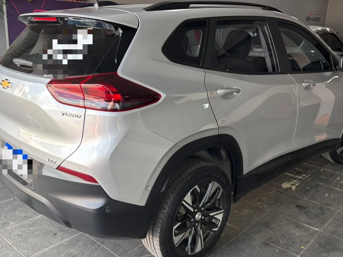 TRACKER LTZ  foto 3