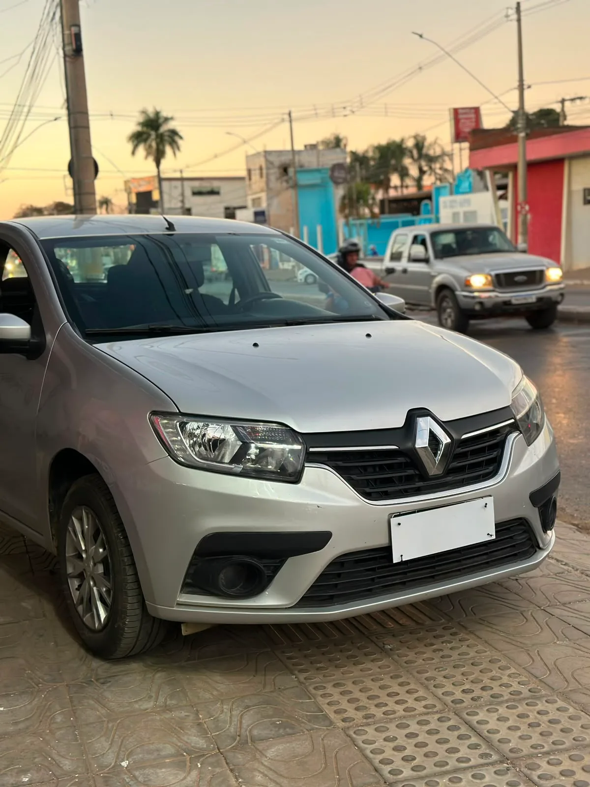 Renault LOGAN Zen Flex 1.0 12V 4p Mec. foto 2