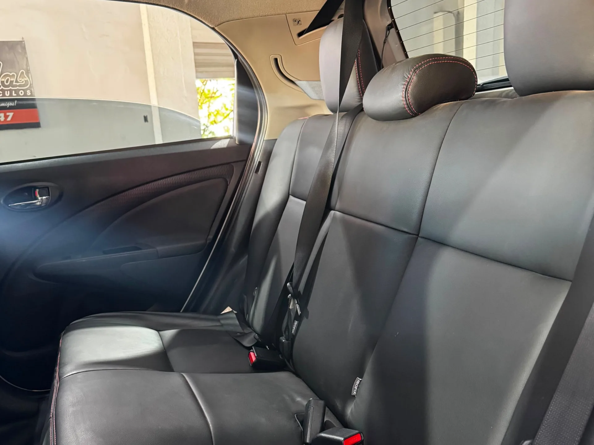 TOYOTA YARIS foto 8