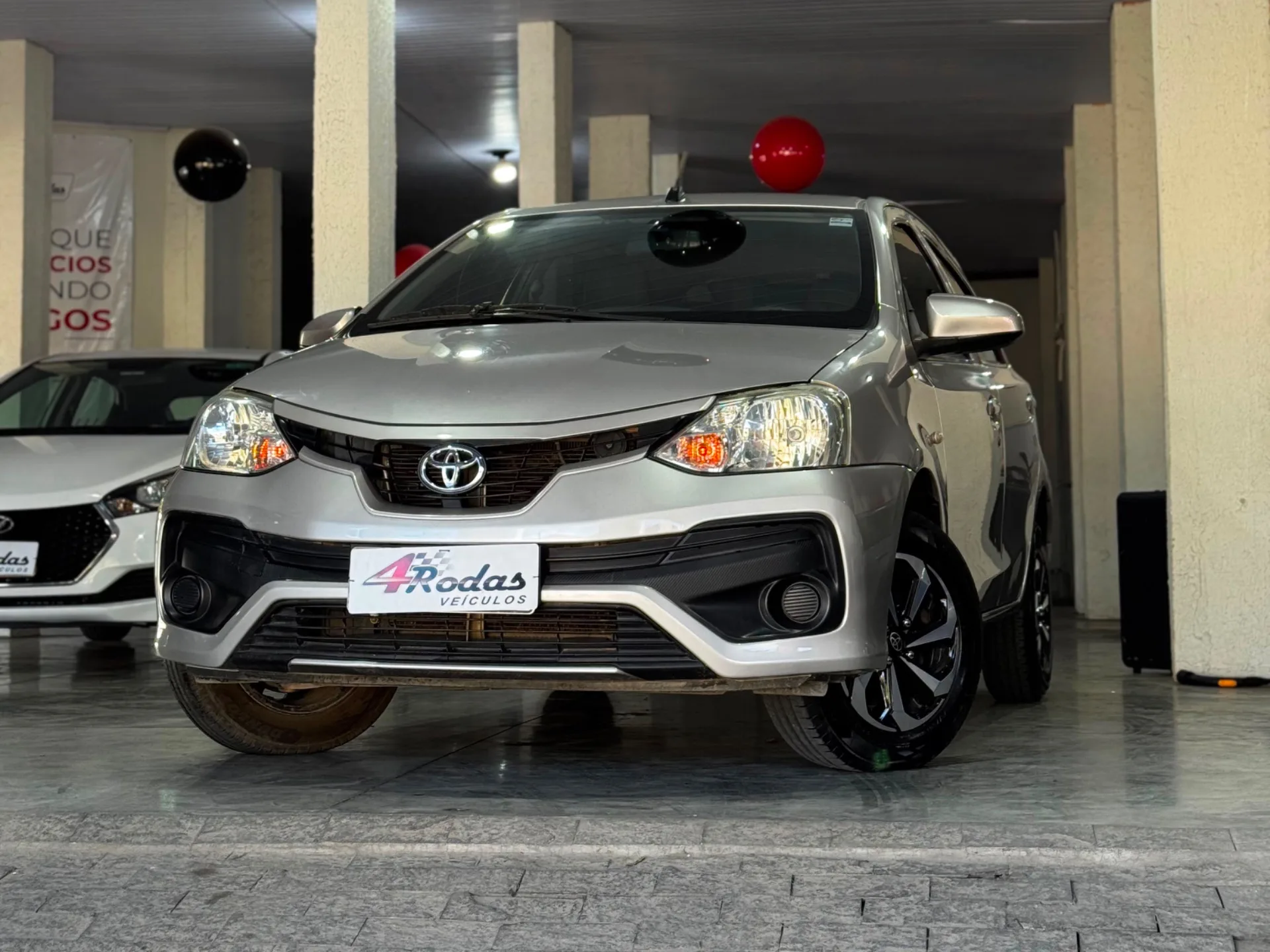 TOYOTA YARIS foto 4