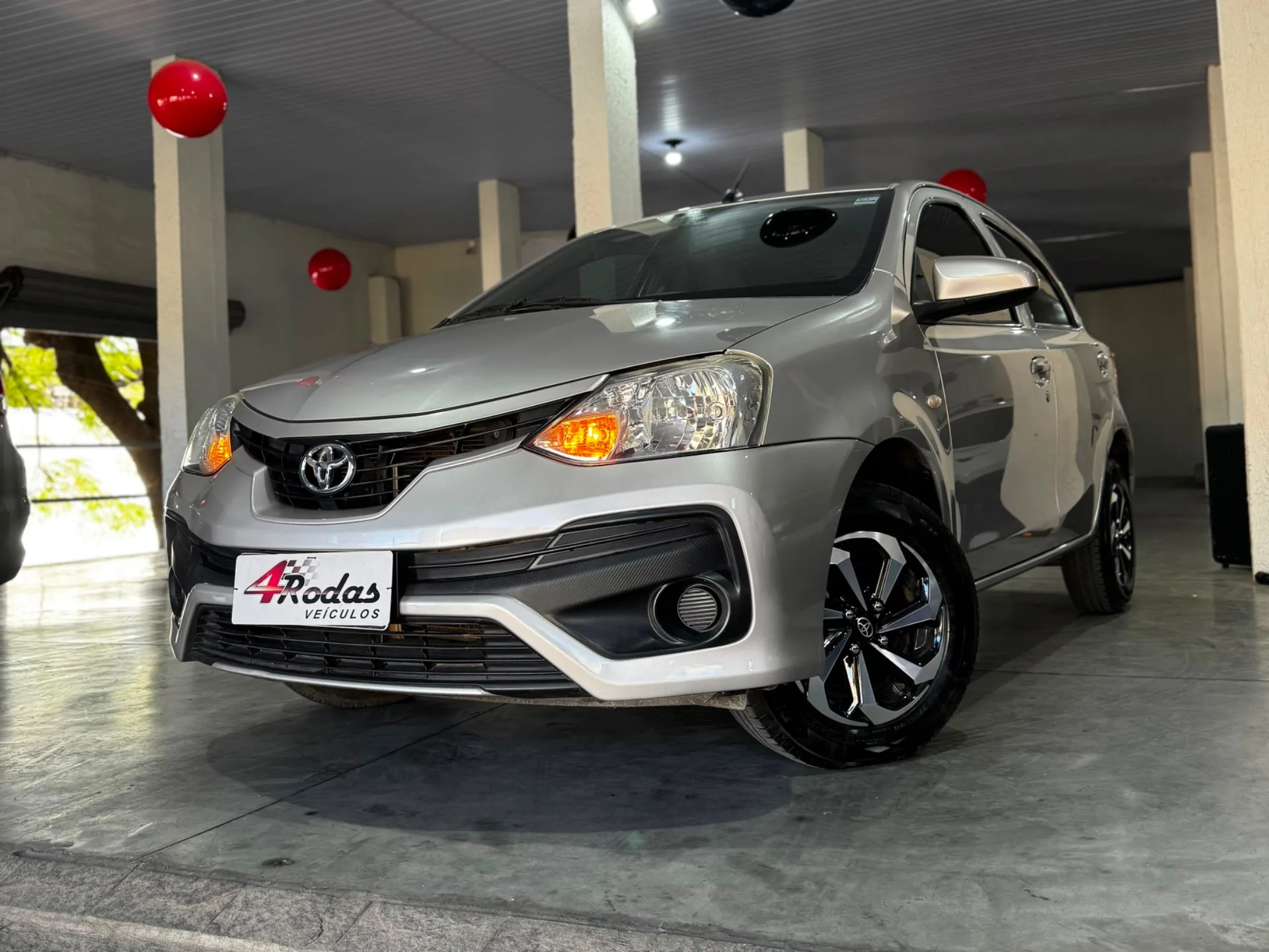 TOYOTA YARIS foto 3