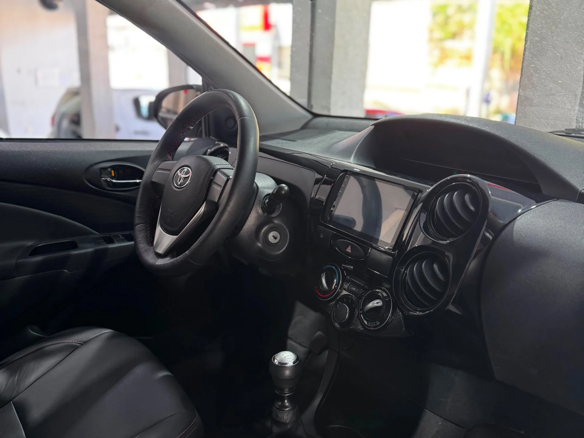 TOYOTA YARIS foto 6