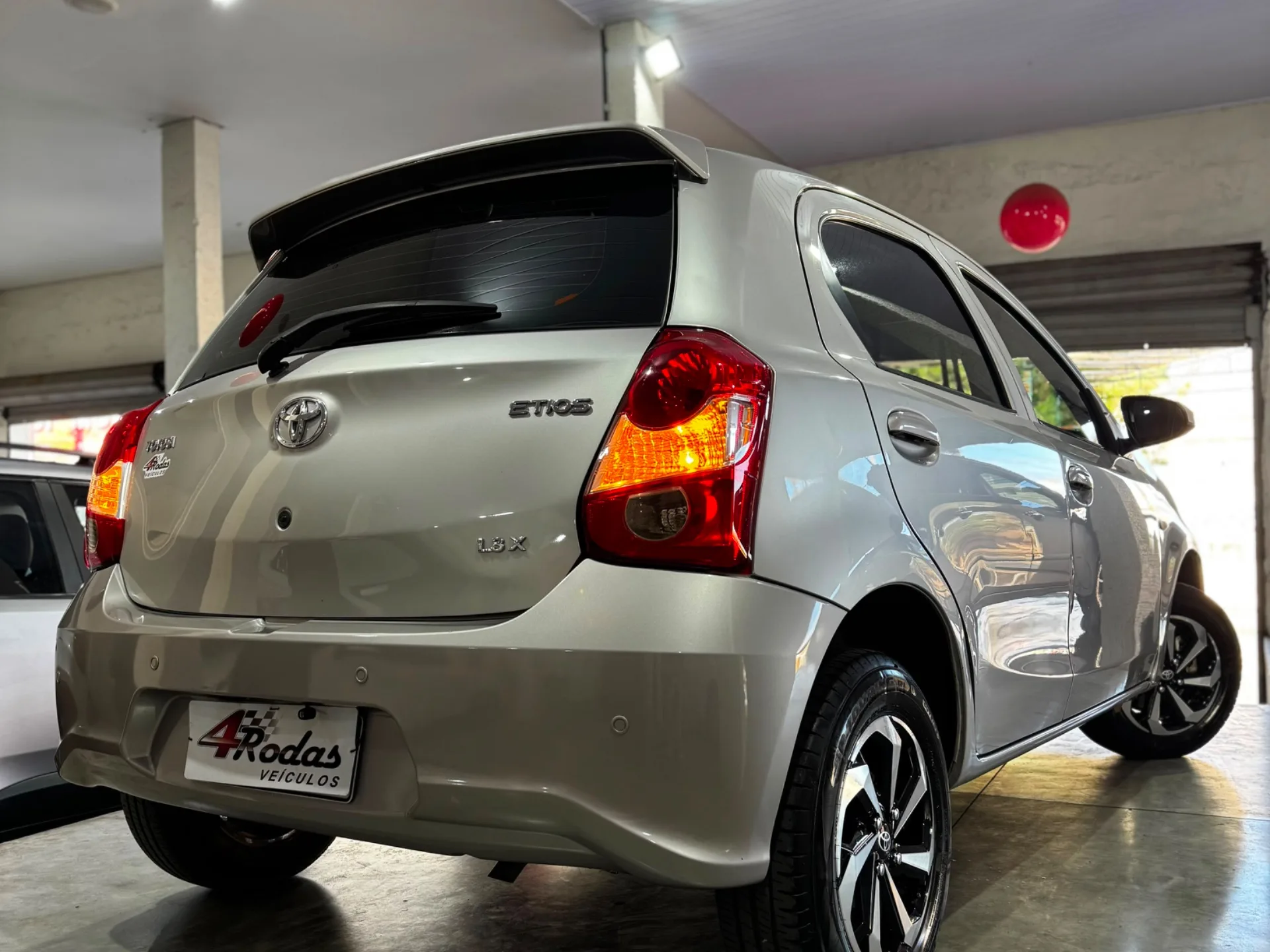 TOYOTA YARIS foto 11