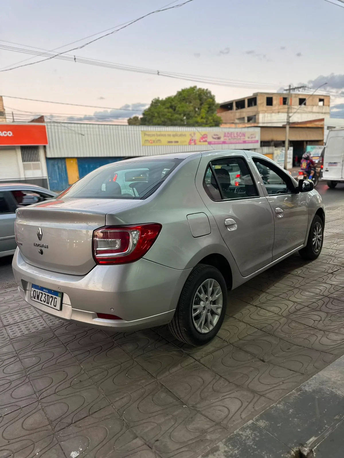 Renault LOGAN Zen Flex 1.0 12V 4p Mec. foto 5