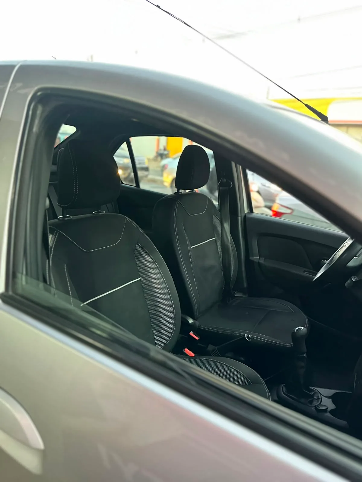 Renault LOGAN Zen Flex 1.0 12V 4p Mec. foto 3